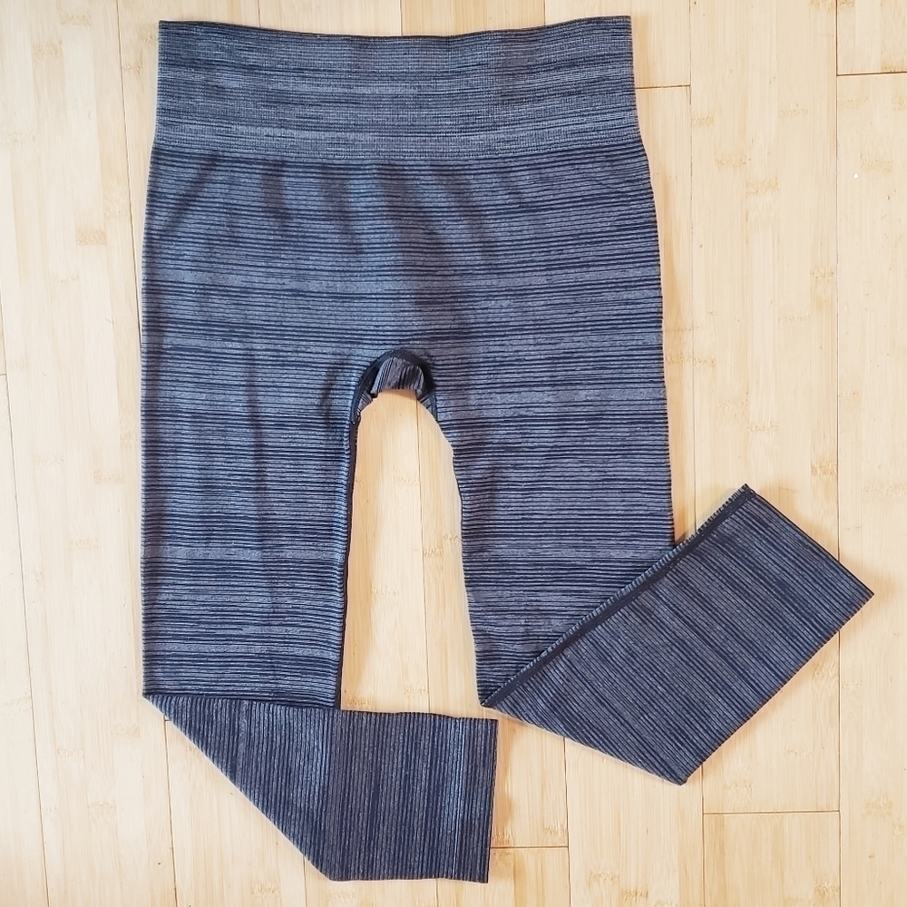 Fabletics Athletic Cropped Pants Grey/Black Stripe Women's XS Yoga Athleisure